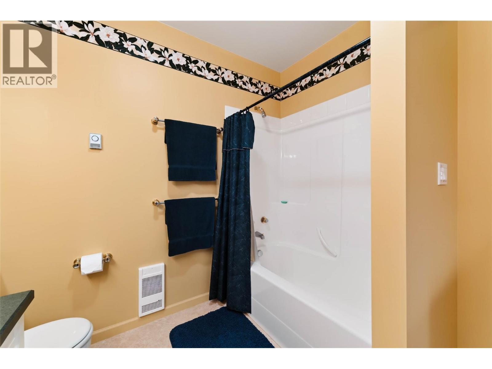 6714 3A Highway, Nelson, BC - Indoor Photo Showing Bathroom