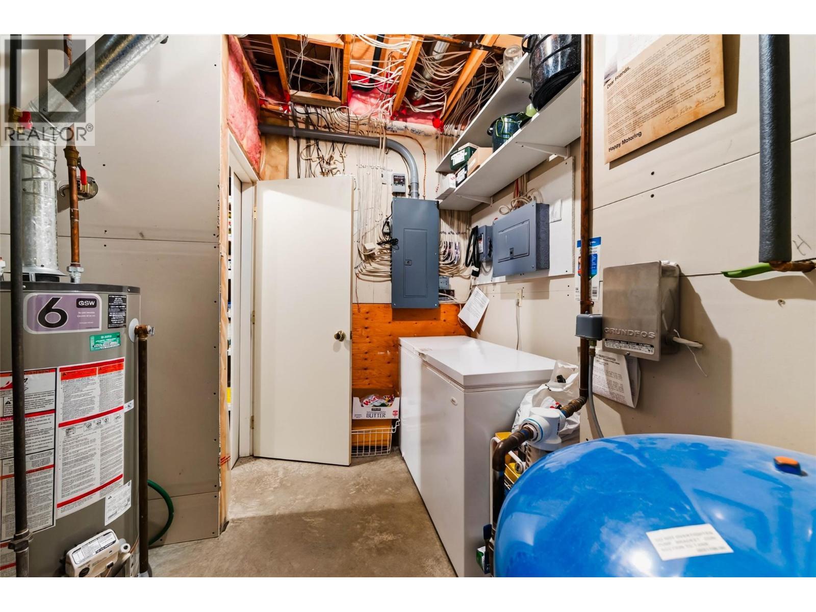 6714 3A Highway, Nelson, BC - Indoor Photo Showing Basement