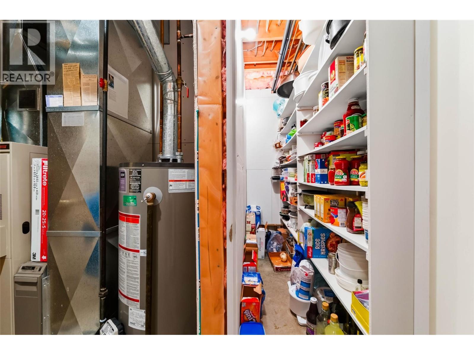 6714 3A Highway, Nelson, BC - Indoor Photo Showing Basement