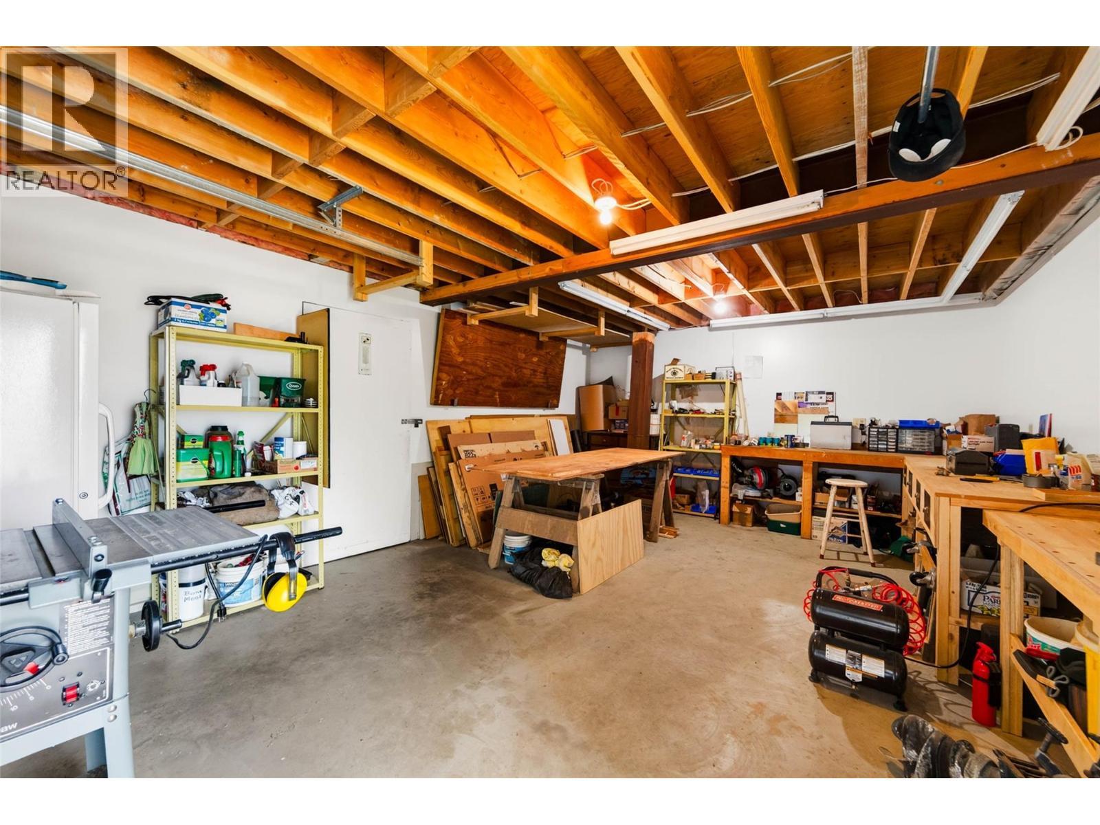 6714 3A Highway, Nelson, BC - Indoor Photo Showing Basement