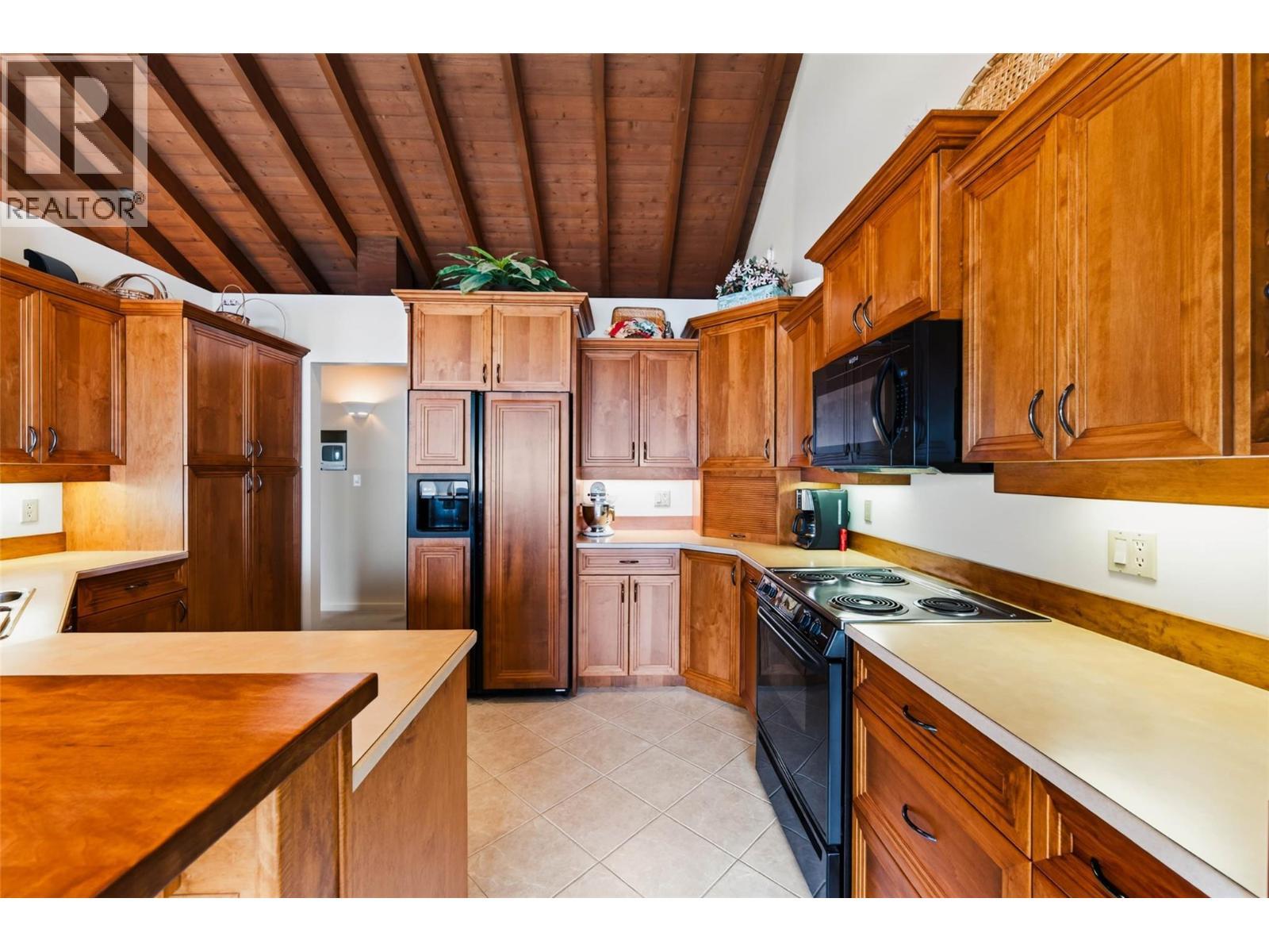 6714 3A Highway, Nelson, BC - Indoor Photo Showing Kitchen
