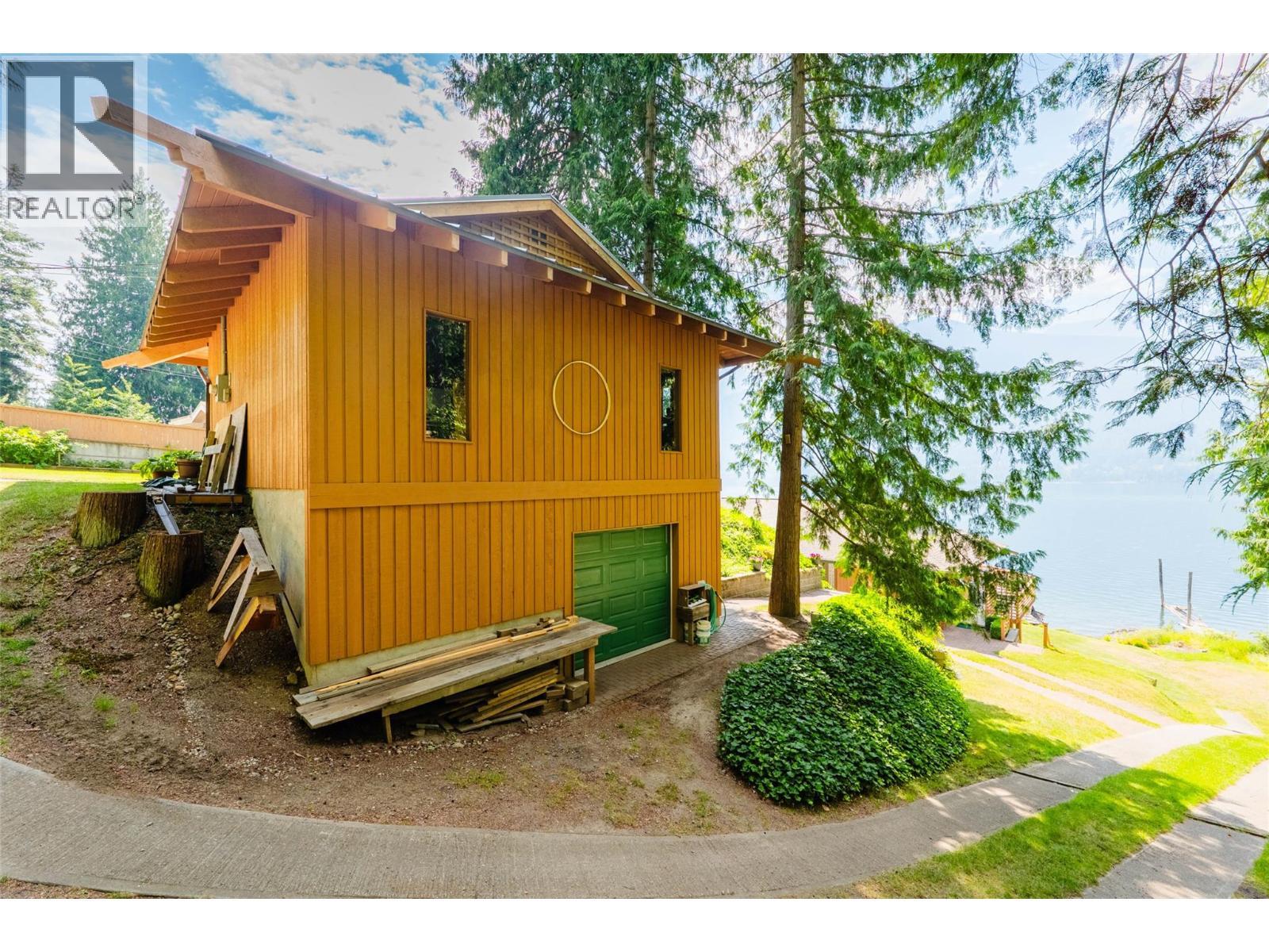 6714 3A Highway, Nelson, BC - Outdoor