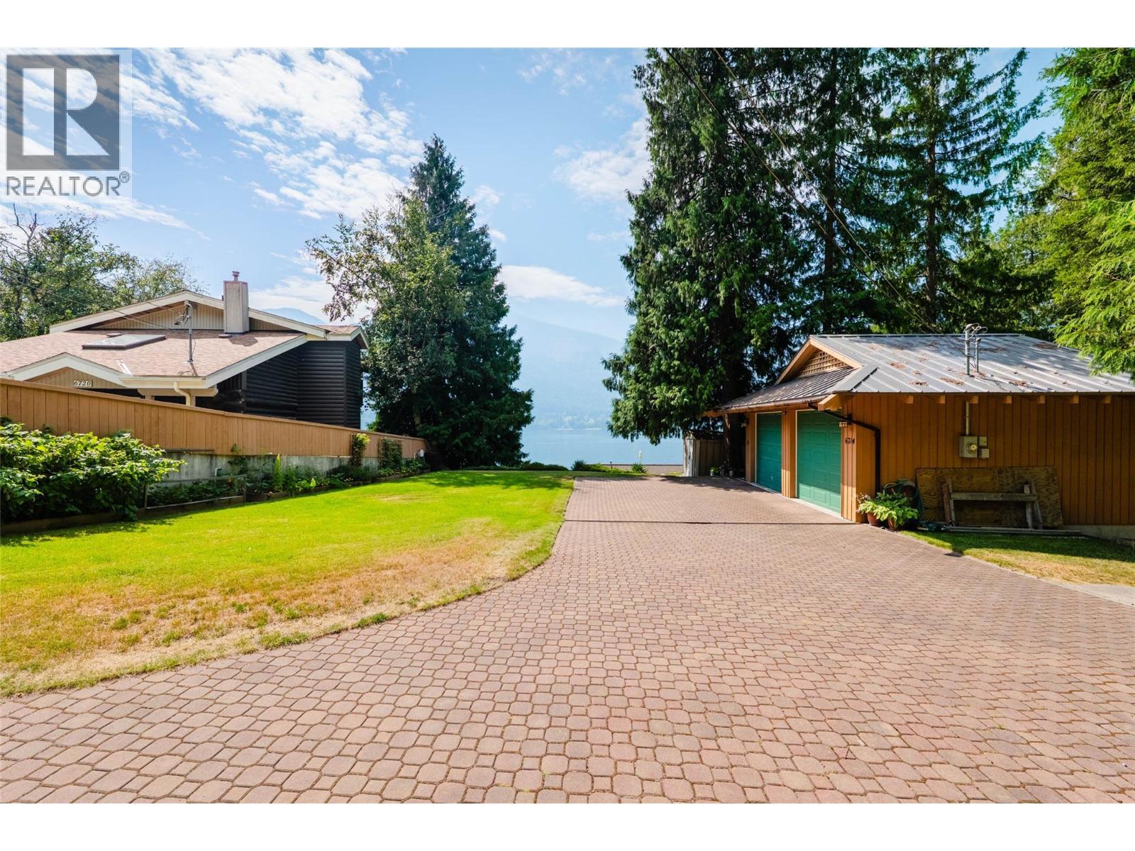 6714 3A Highway, Nelson, BC - Outdoor