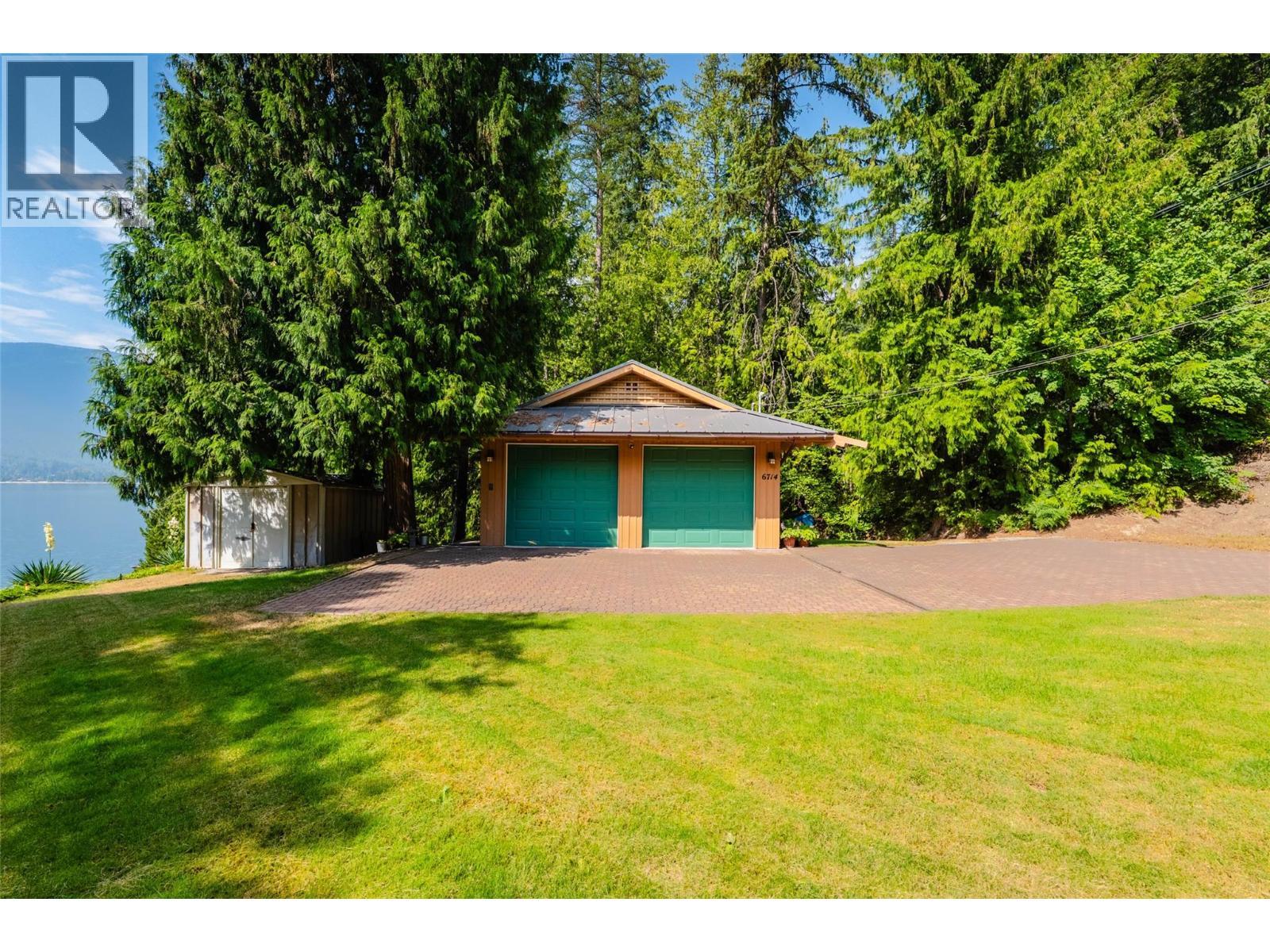 6714 3A Highway, Nelson, BC - Outdoor