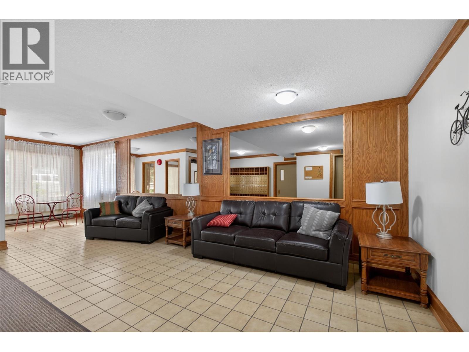 1610 Gordon Drive Unit# 101 Lot# 1, Kelowna, BC - Indoor Photo Showing Living Room