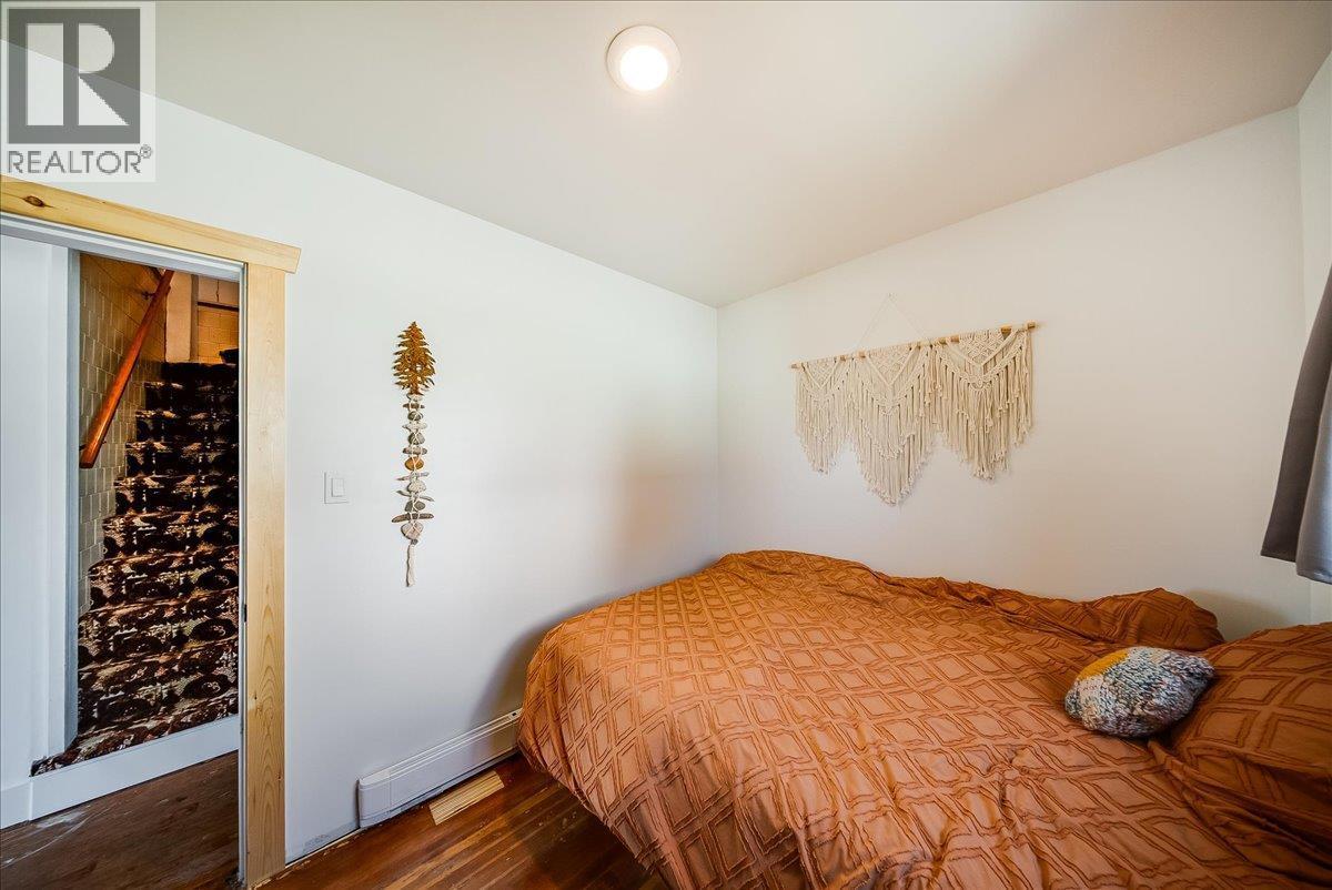 795 Kipling Street, Warfield, BC - Indoor Photo Showing Bedroom