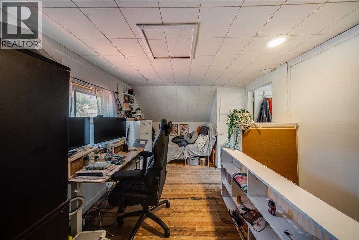 795 Kipling Street, Warfield, BC - Indoor Photo Showing Office