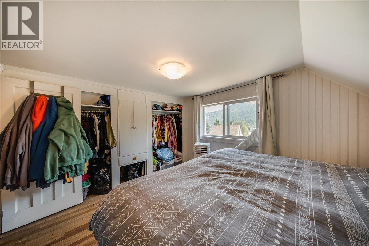 795 Kipling Street, Warfield, BC - Indoor Photo Showing Bedroom