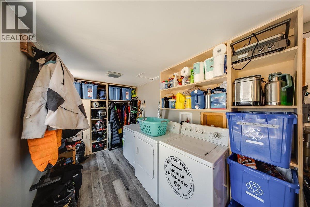 795 Kipling Street, Warfield, BC - Indoor