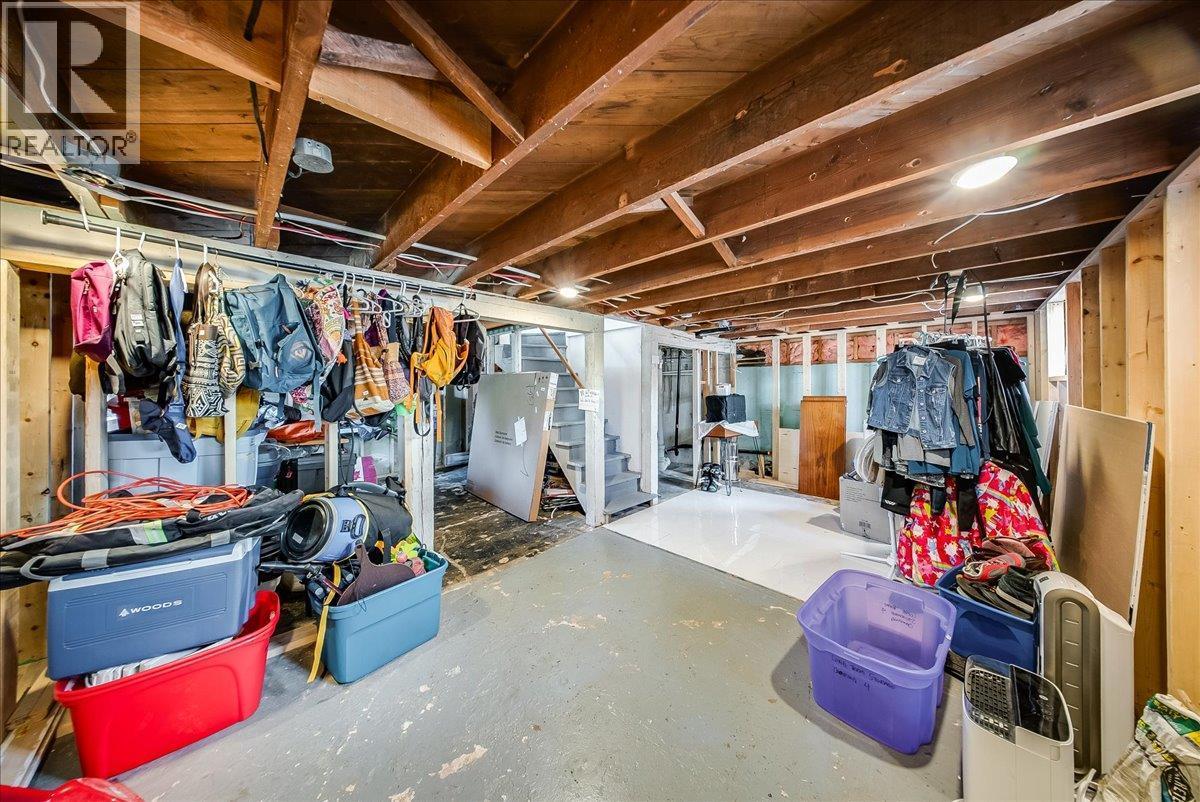 795 Kipling Street, Warfield, BC - Indoor Photo Showing Basement