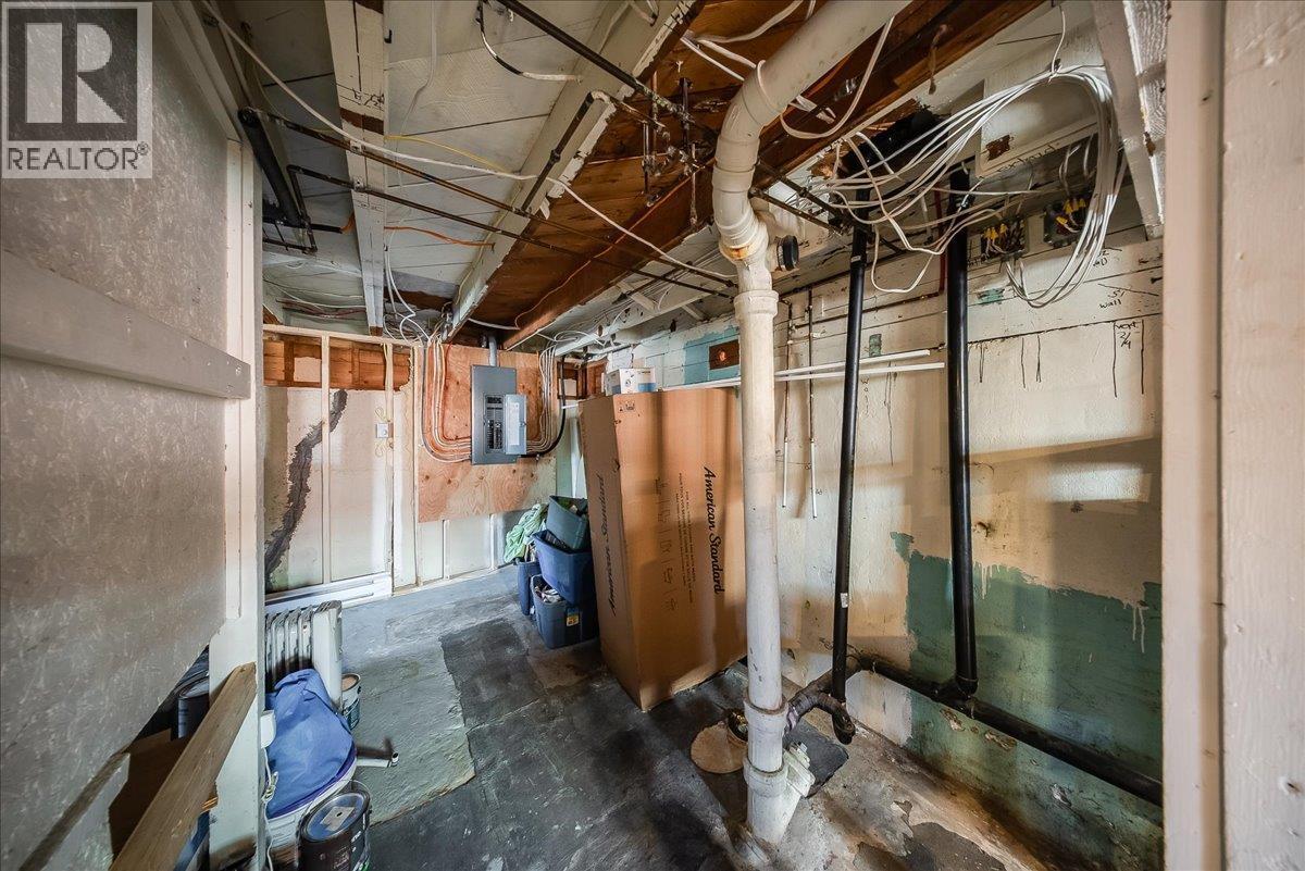 795 Kipling Street, Warfield, BC - Indoor Photo Showing Basement