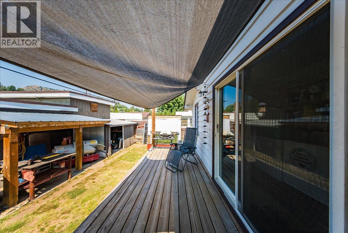795 Kipling Street, Warfield, BC - Outdoor With Deck Patio Veranda With Exterior