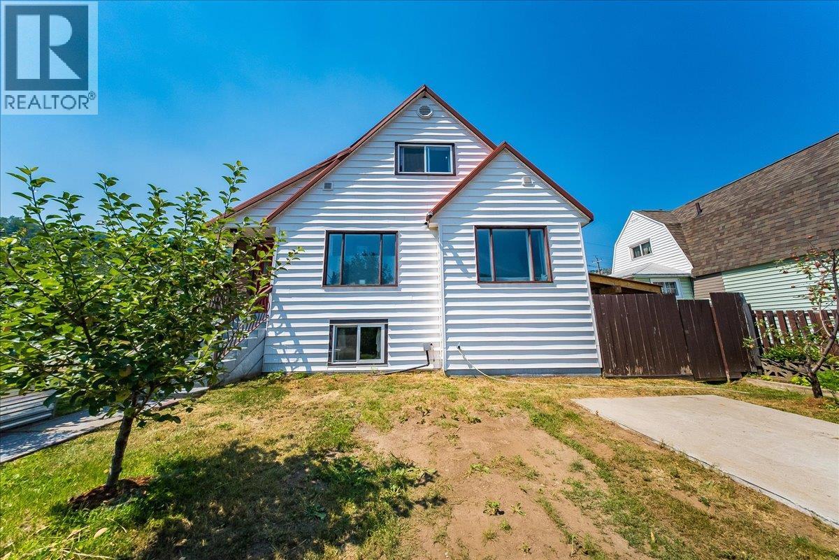 795 Kipling Street, Warfield, BC - Outdoor