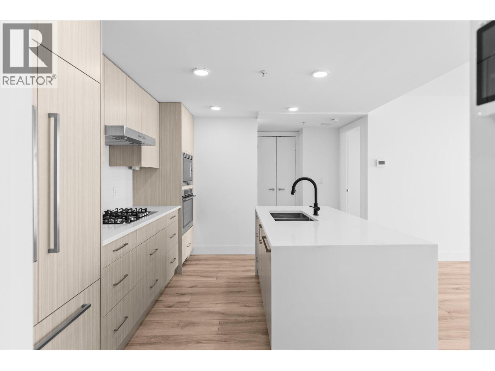 1588 Ellis Street Unit# 1101, Kelowna, BC - Indoor Photo Showing Kitchen With Double Sink With Upgraded Kitchen
