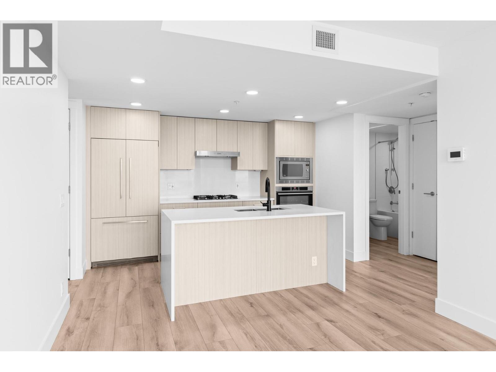 1588 Ellis Street Unit# 1101, Kelowna, BC - Indoor Photo Showing Kitchen