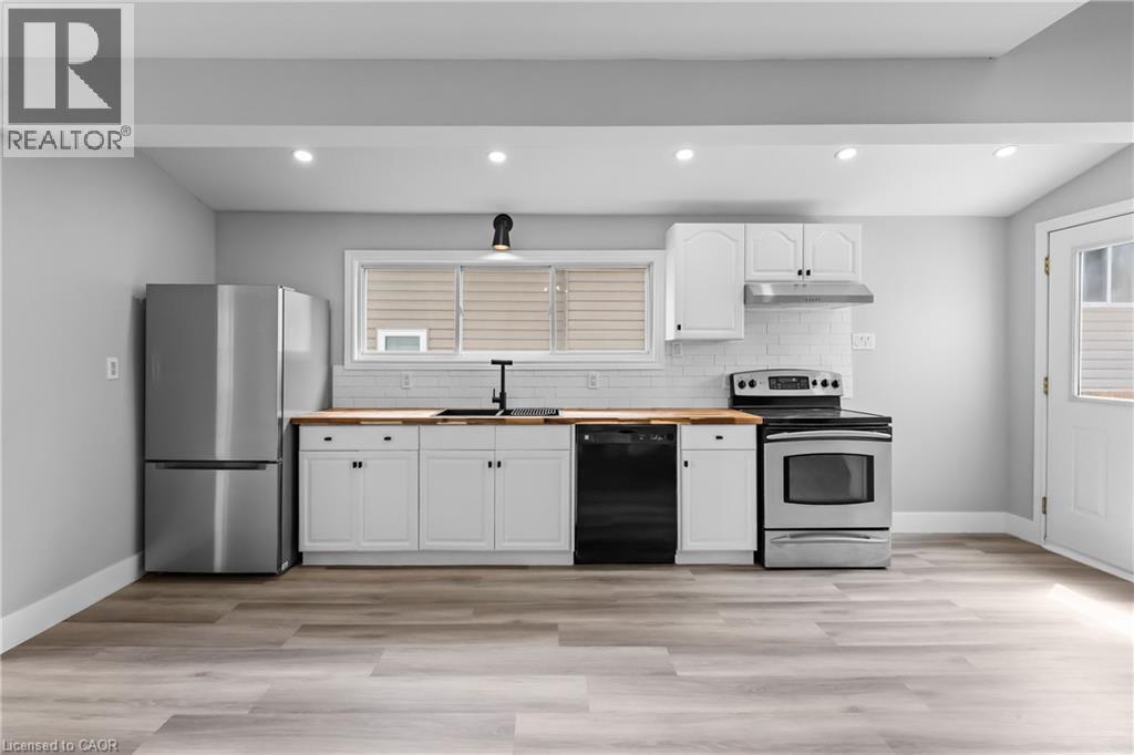 20 Lloyd Street, St. Catharines, ON - Indoor Photo Showing Kitchen With Double Sink