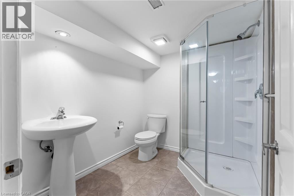 20 Lloyd Street, St. Catharines, ON - Indoor Photo Showing Bathroom