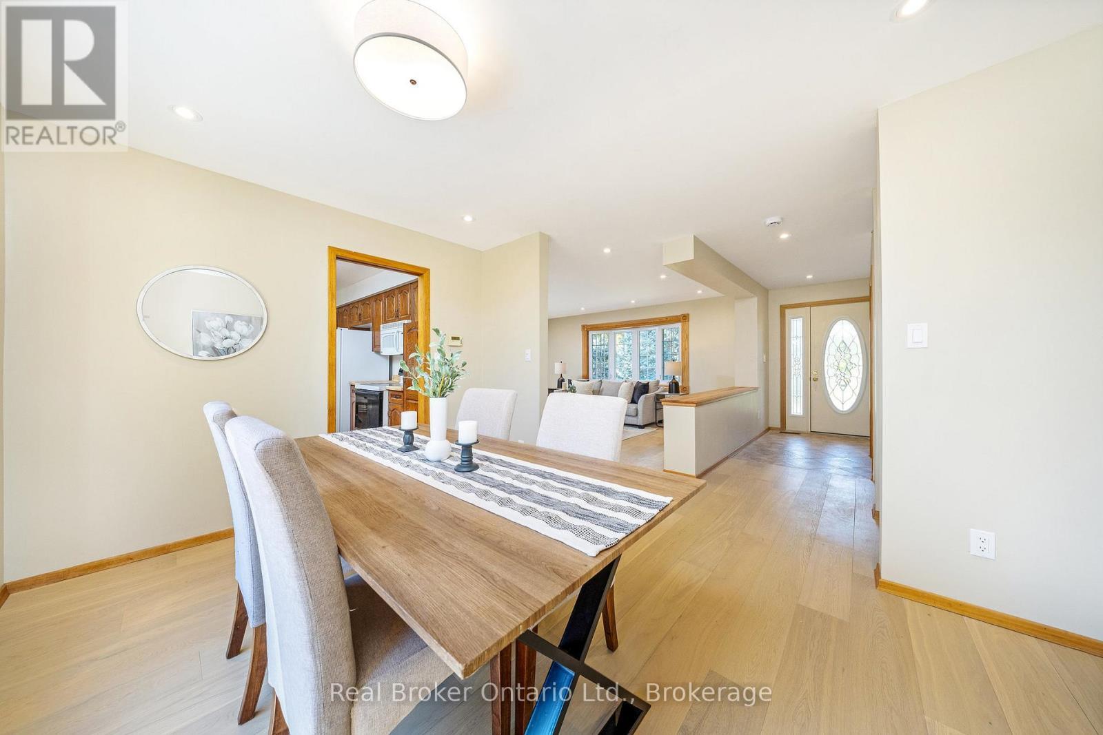 8759 Wellington 124 Road, Erin, ON - Indoor Photo Showing Dining Room