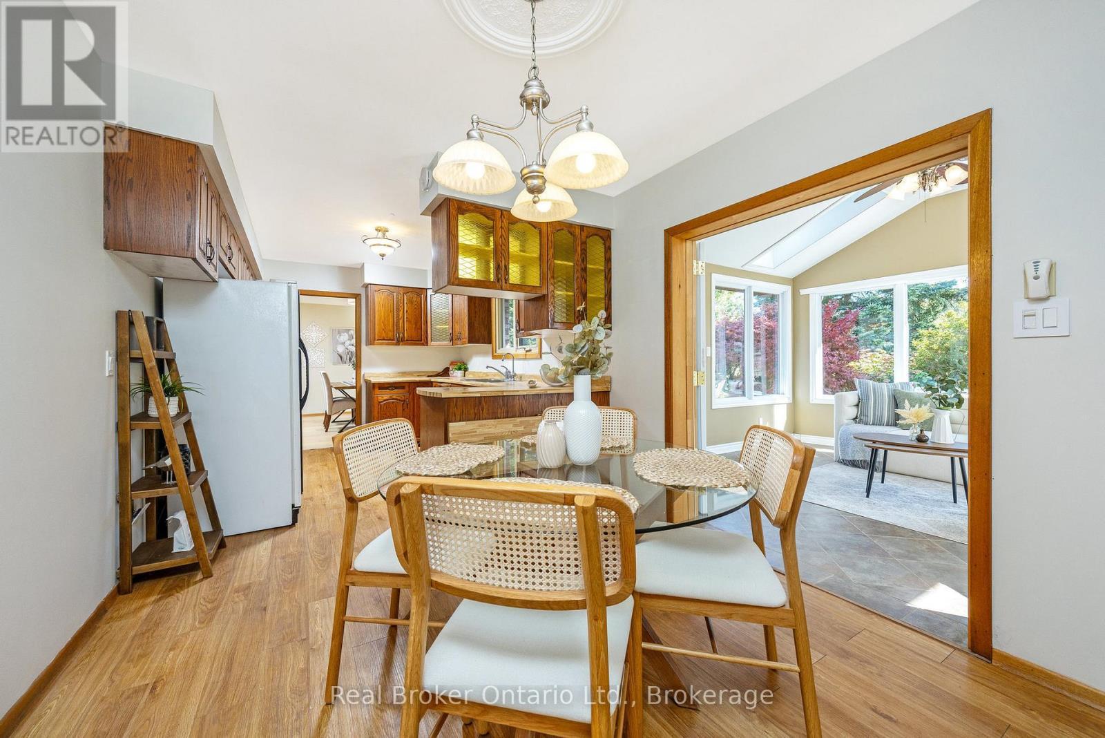 8759 Wellington 124 Road, Erin, ON - Indoor Photo Showing Dining Room