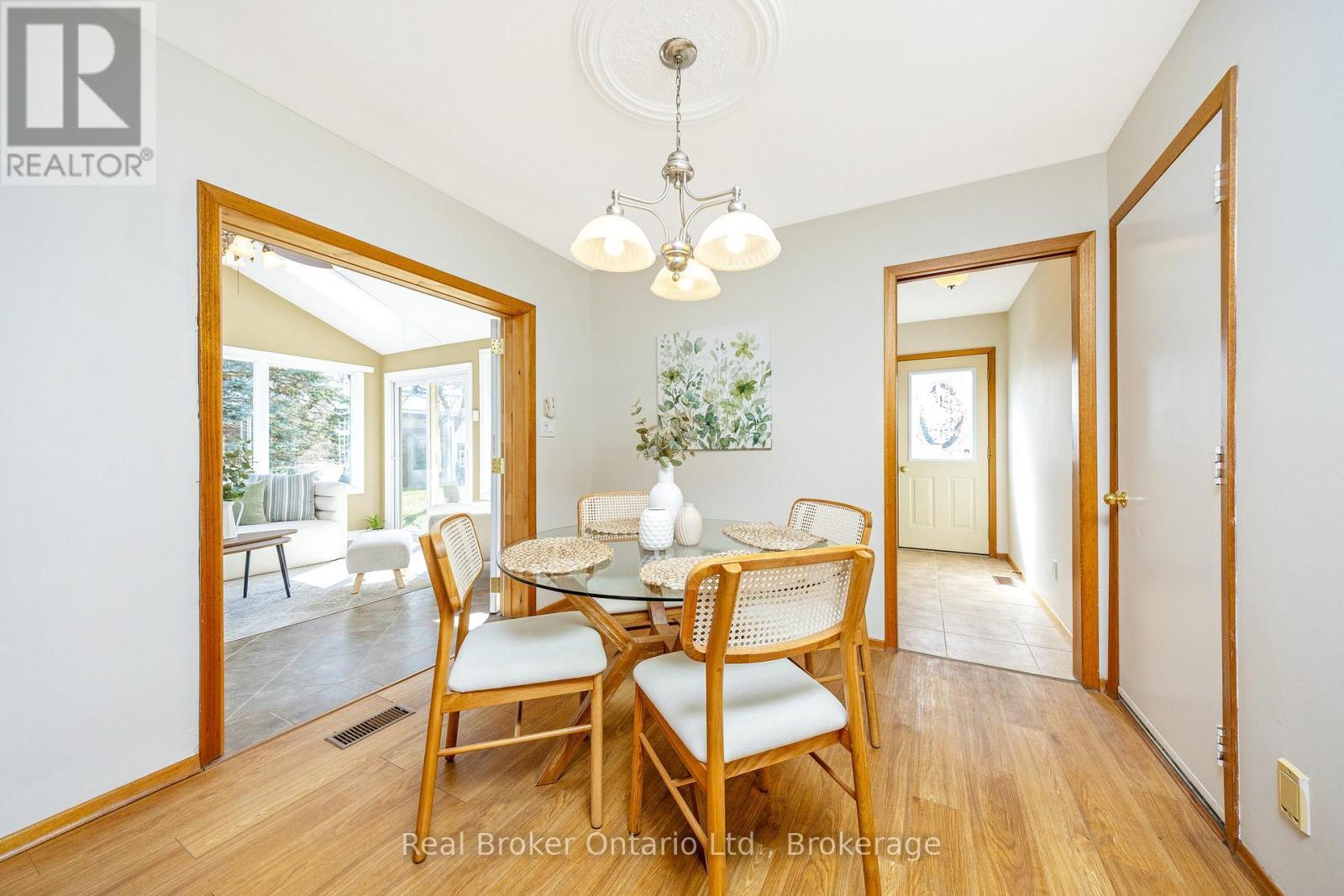 8759 Wellington 124 Road, Erin, ON - Indoor Photo Showing Dining Room