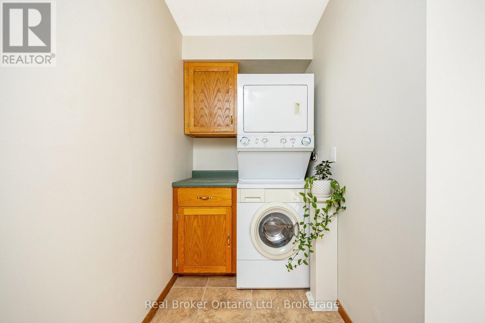 8759 Wellington 124 Road, Erin, ON - Indoor Photo Showing Laundry Room