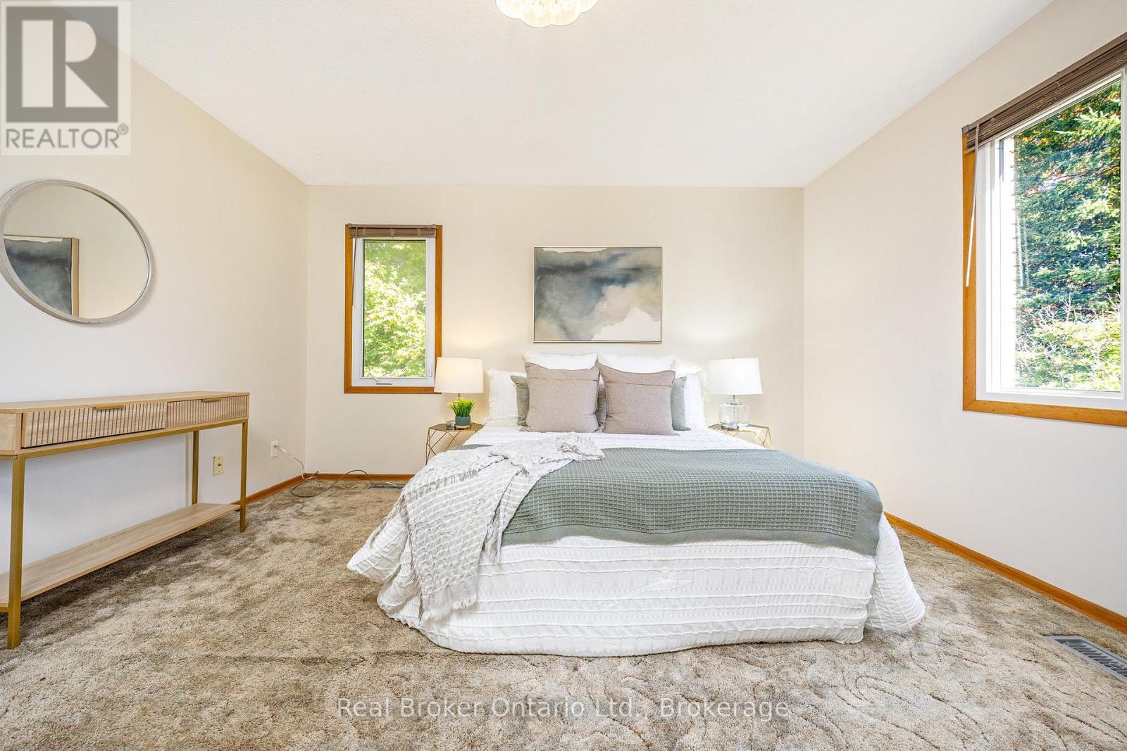 8759 Wellington 124 Road, Erin, ON - Indoor Photo Showing Bedroom