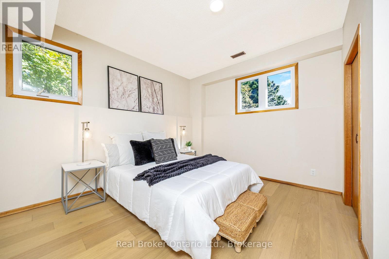 8759 Wellington 124 Road, Erin, ON - Indoor Photo Showing Bedroom