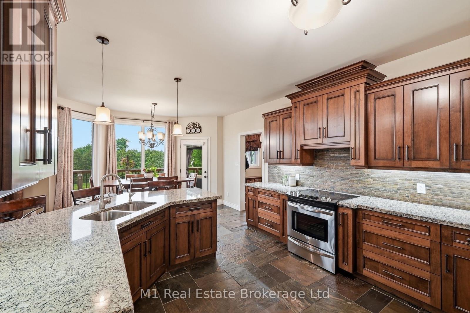 88 Conservation Trail, Centre Wellington (Belwood), ON - Indoor Photo Showing Kitchen With Double Sink With Upgraded Kitchen