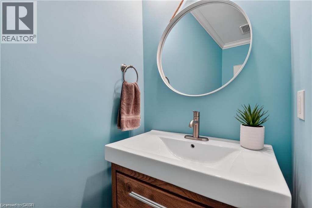 734 Brigadoon Drive, Hamilton, ON - Indoor Photo Showing Bathroom