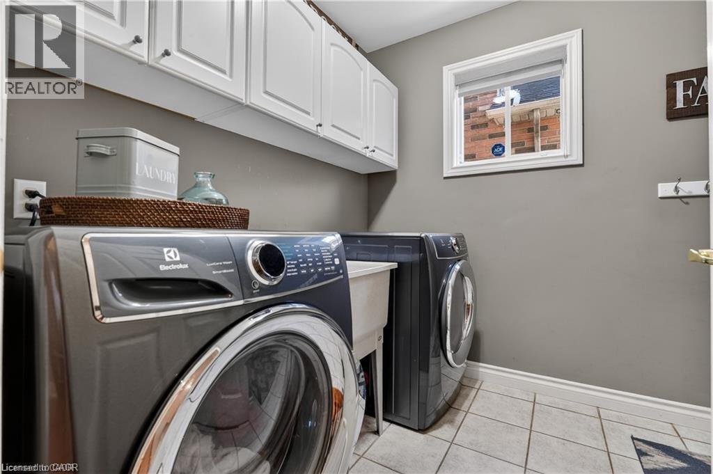 734 Brigadoon Drive, Hamilton, ON - Indoor Photo Showing Laundry Room