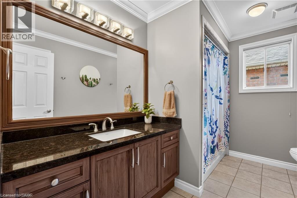 734 Brigadoon Drive, Hamilton, ON - Indoor Photo Showing Bathroom