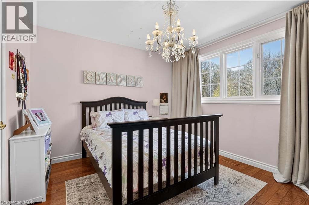 734 Brigadoon Drive, Hamilton, ON - Indoor Photo Showing Bedroom