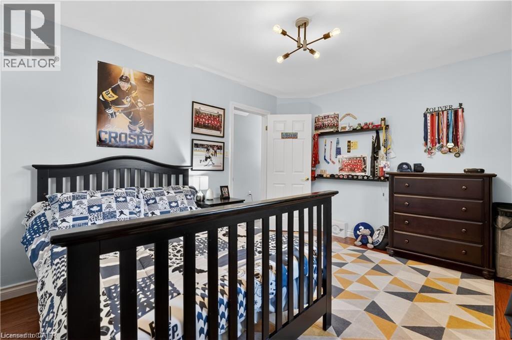 734 Brigadoon Drive, Hamilton, ON - Indoor Photo Showing Bedroom