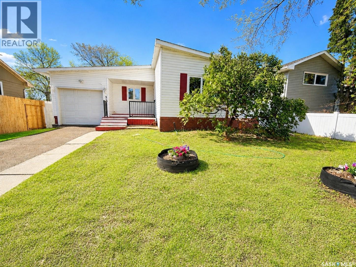 1321 Jubilee Avenue, Regina, SK - Outdoor
