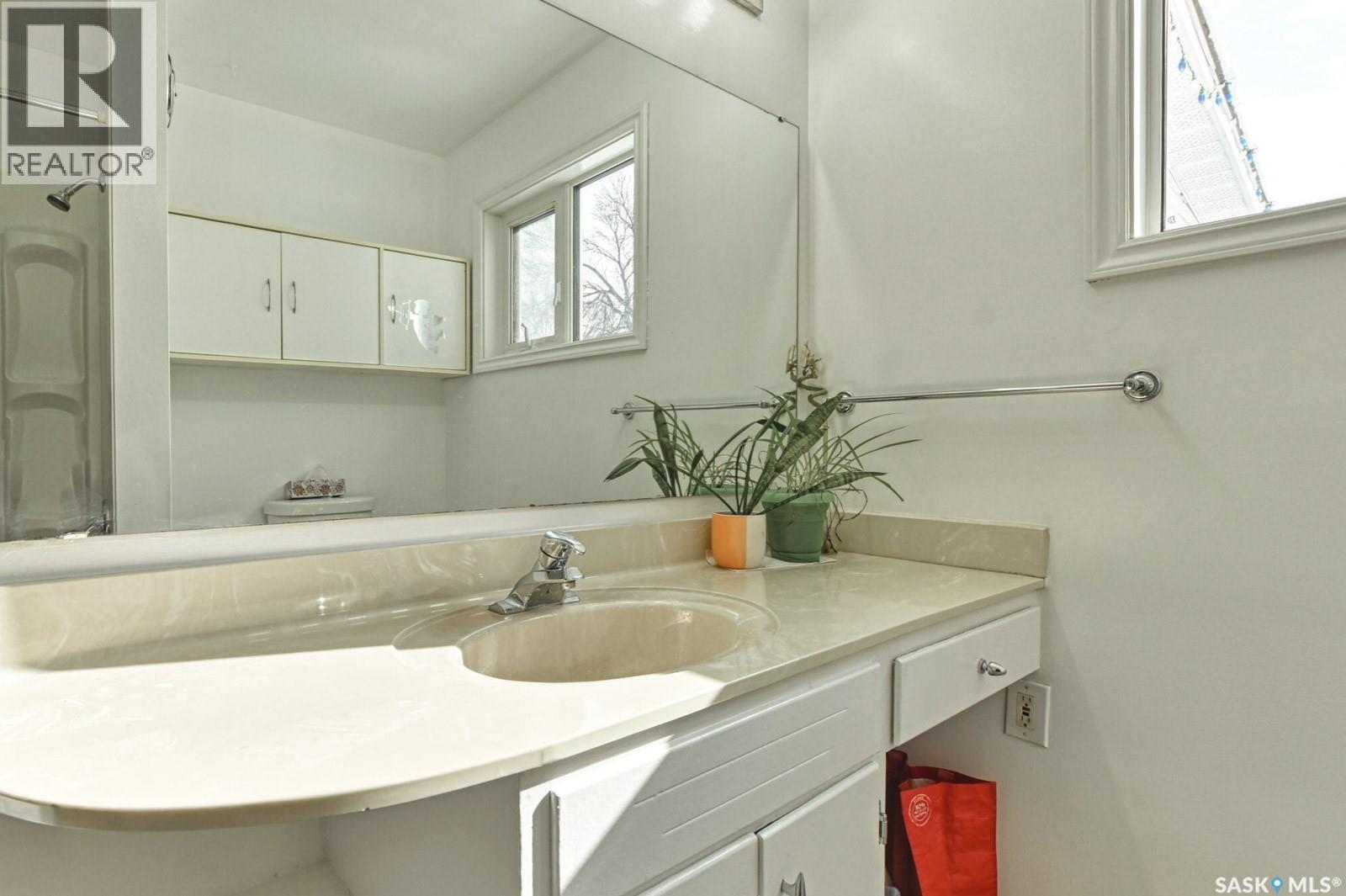 1321 Jubilee Avenue, Regina, SK - Indoor Photo Showing Bathroom
