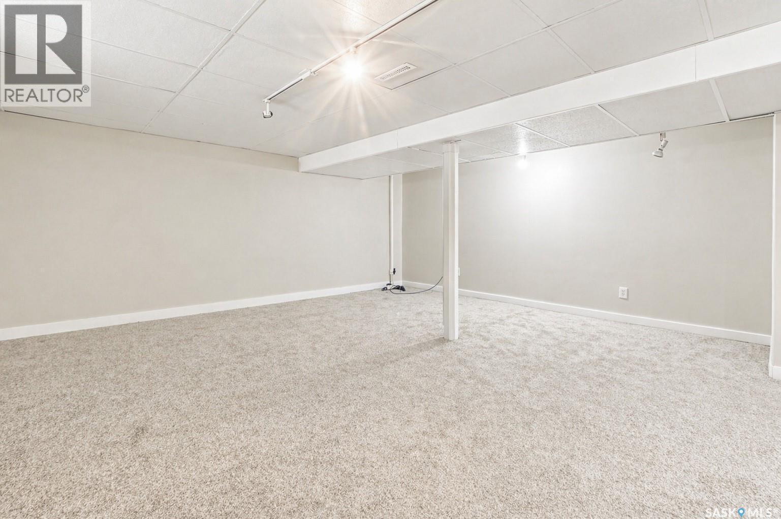 1321 Jubilee Avenue, Regina, SK - Indoor