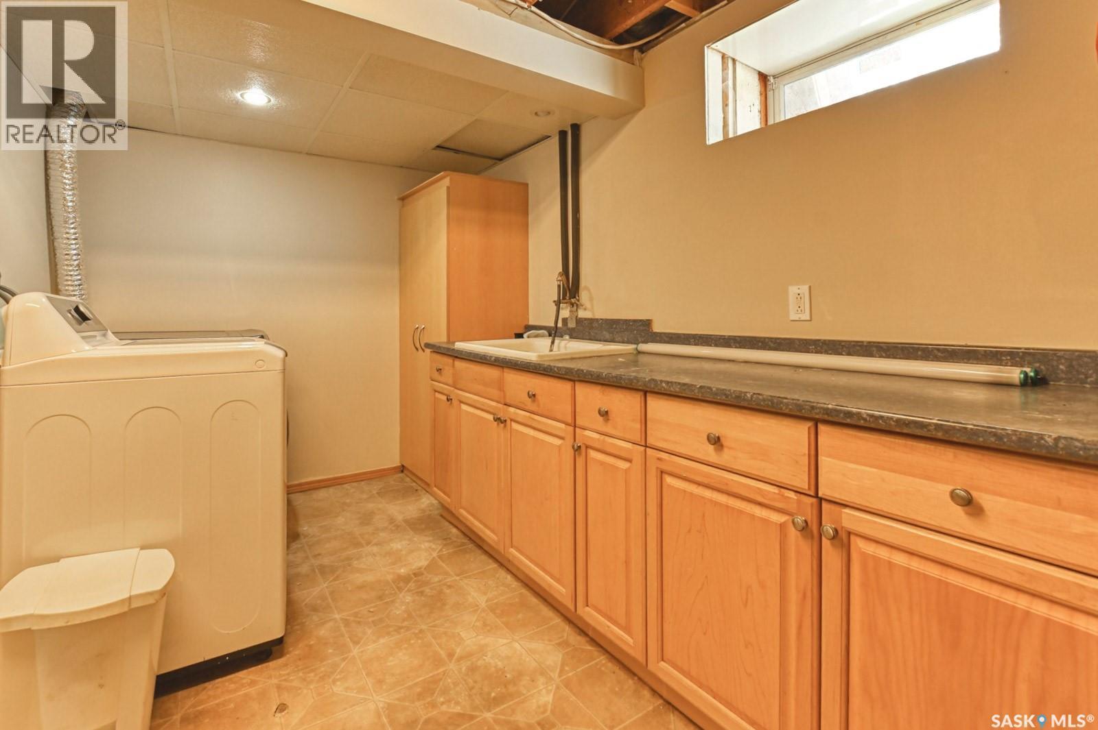 1321 Jubilee Avenue, Regina, SK - Indoor Photo Showing Laundry Room