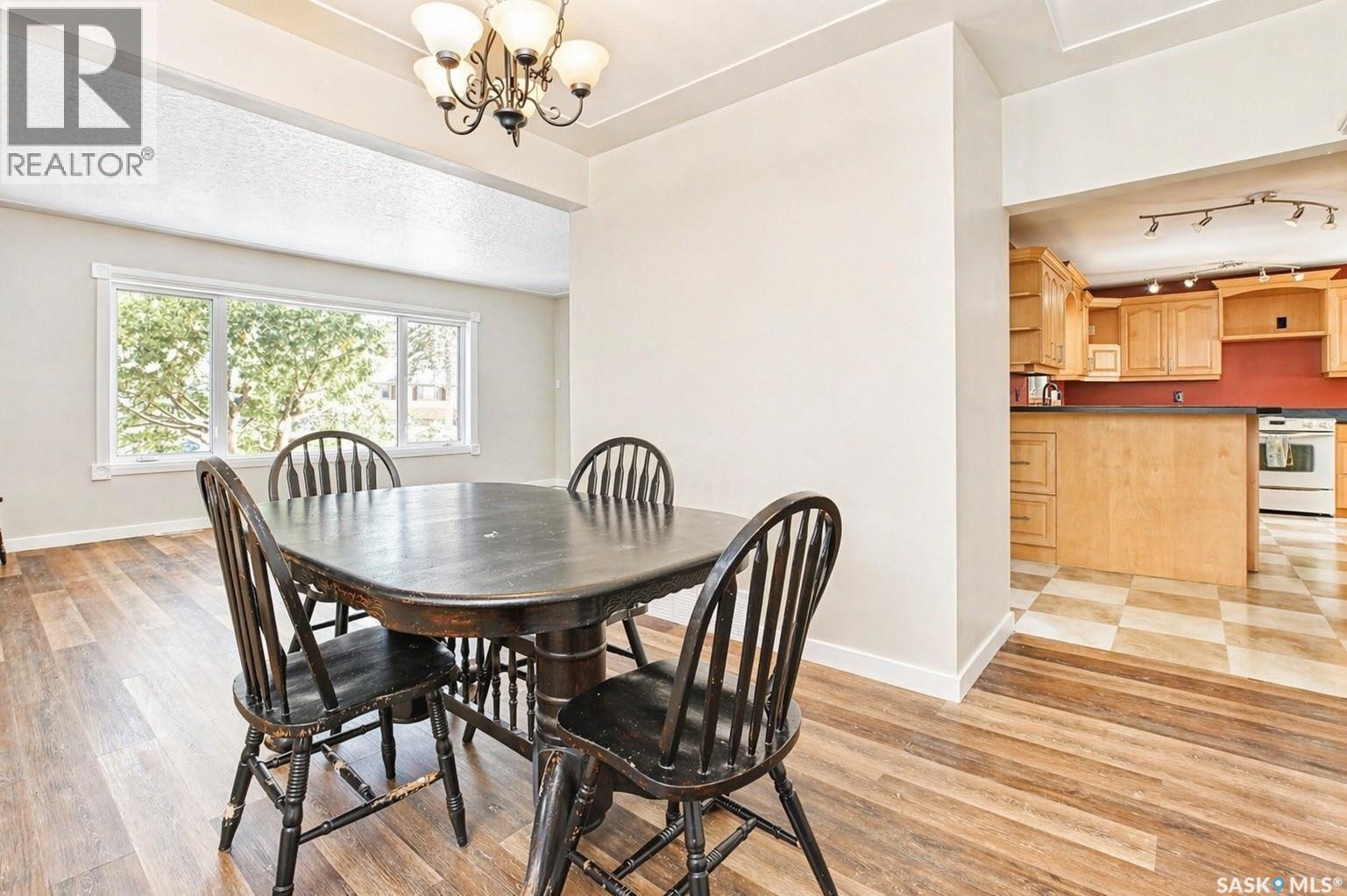 1321 Jubilee Avenue, Regina, SK - Indoor Photo Showing Dining Room