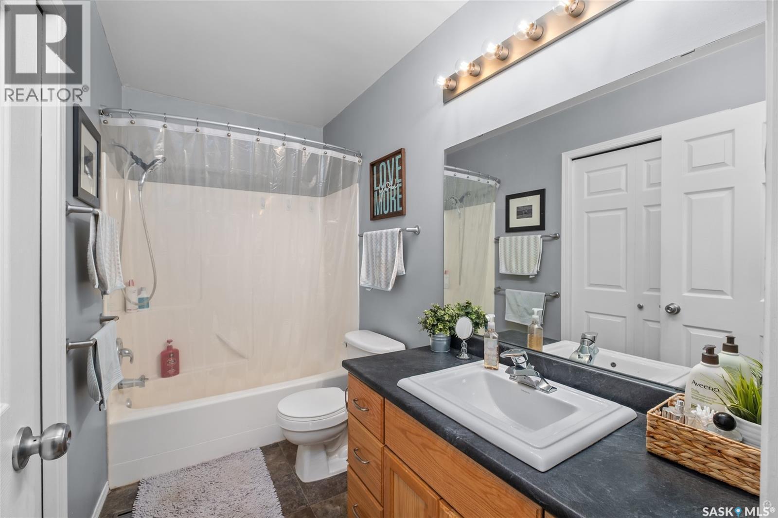 808 Lakeridge Drive, Buckland Rm No. 491, SK - Indoor Photo Showing Bathroom