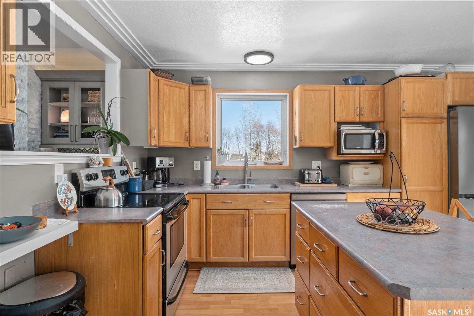 808 Lakeridge Drive, Buckland Rm No. 491, SK - Indoor Photo Showing Kitchen With Double Sink