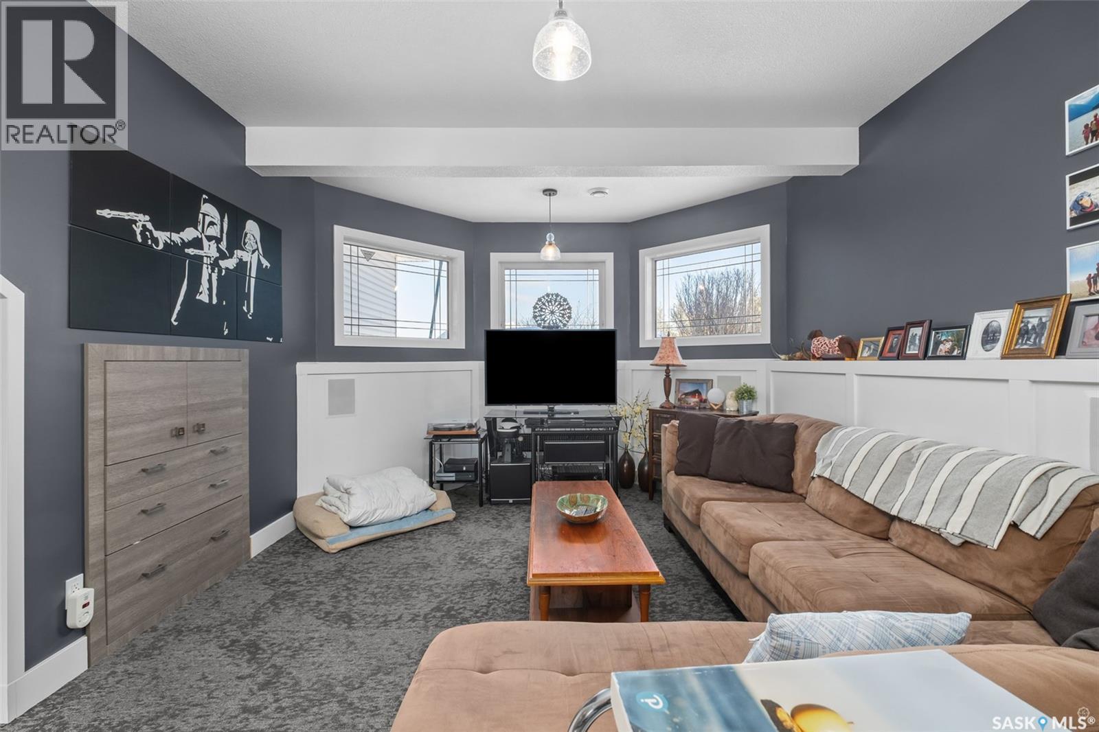 808 Lakeridge Drive, Buckland Rm No. 491, SK - Indoor Photo Showing Living Room