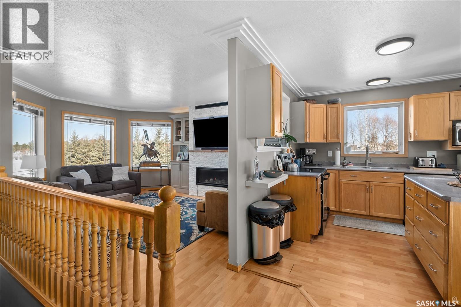 808 Lakeridge Drive, Buckland Rm No. 491, SK - Indoor Photo Showing Kitchen With Fireplace With Double Sink