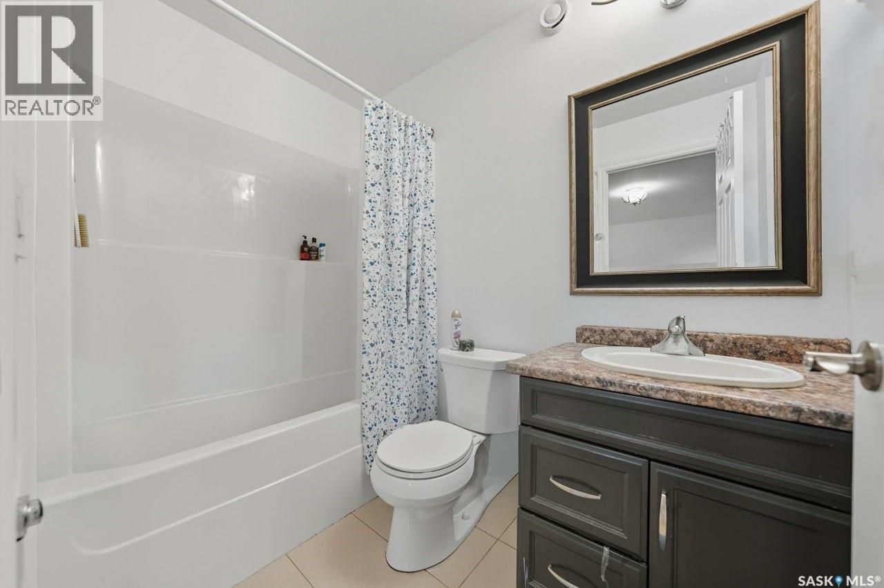455 Hastings Crescent, Saskatoon, SK - Indoor Photo Showing Bathroom