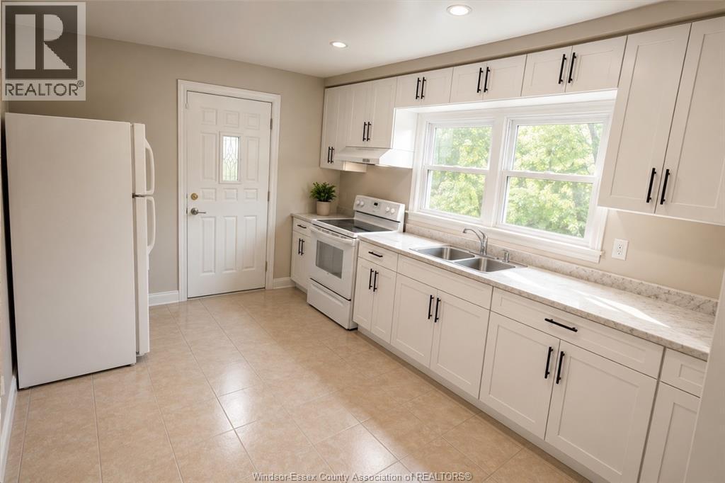 1430 Dougall, Windsor, ON - Indoor Photo Showing Kitchen With Double Sink