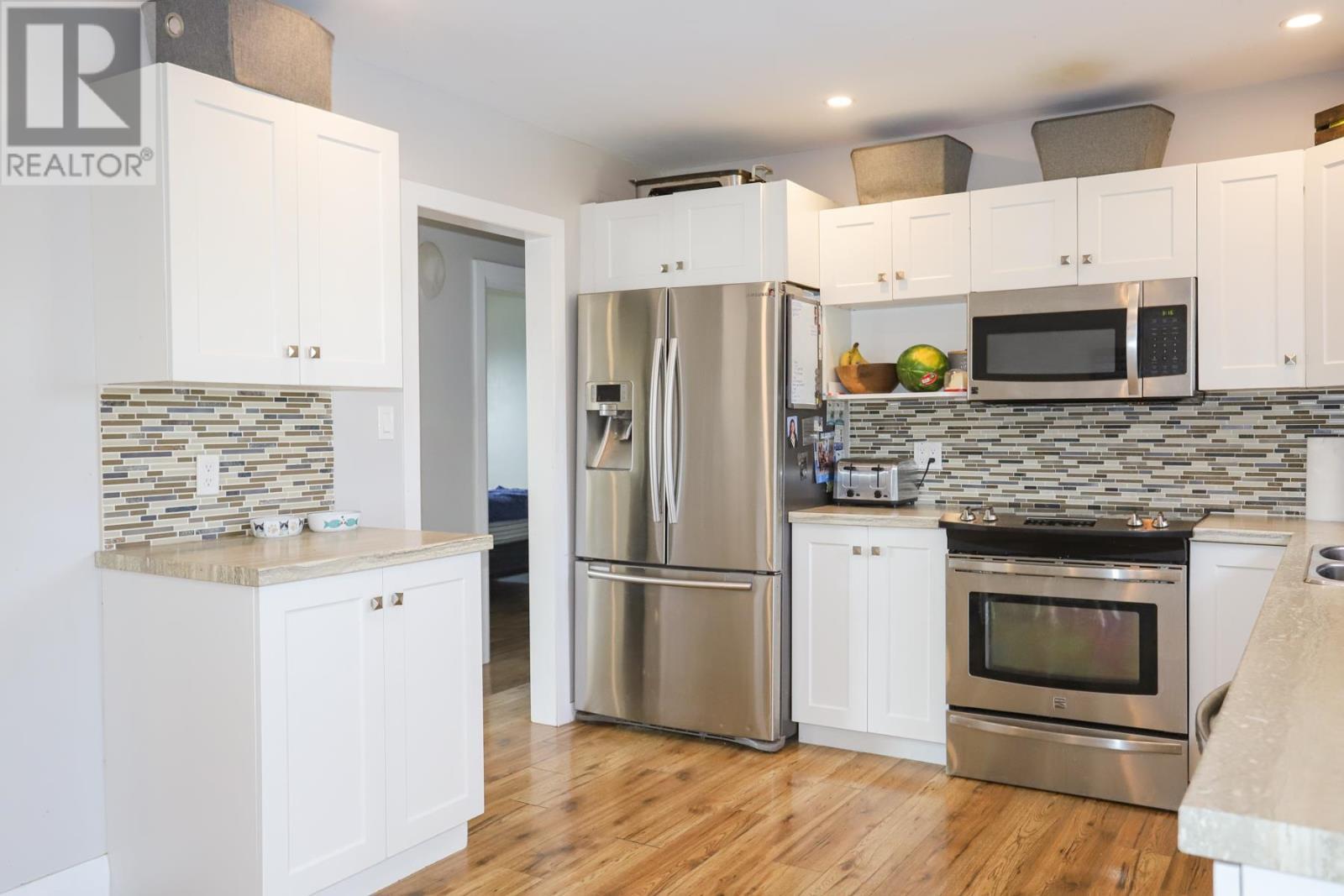 87 Murton Ave, Sault Ste. Marie, ON - Indoor Photo Showing Kitchen With Upgraded Kitchen