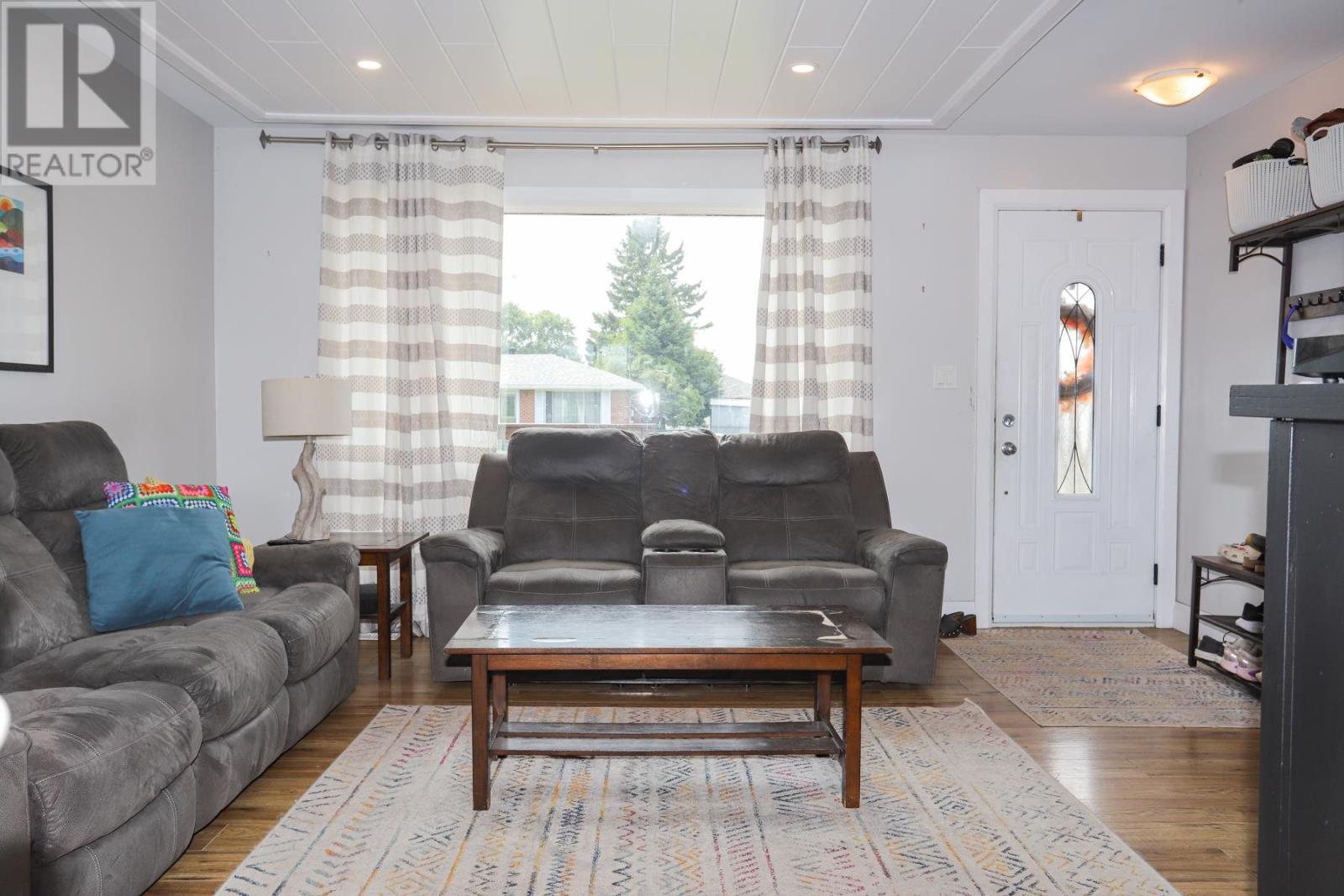 87 Murton Ave, Sault Ste. Marie, ON - Indoor Photo Showing Living Room