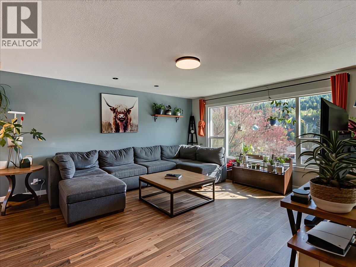 466 Second Avenue, Rivervale, BC - Indoor Photo Showing Living Room