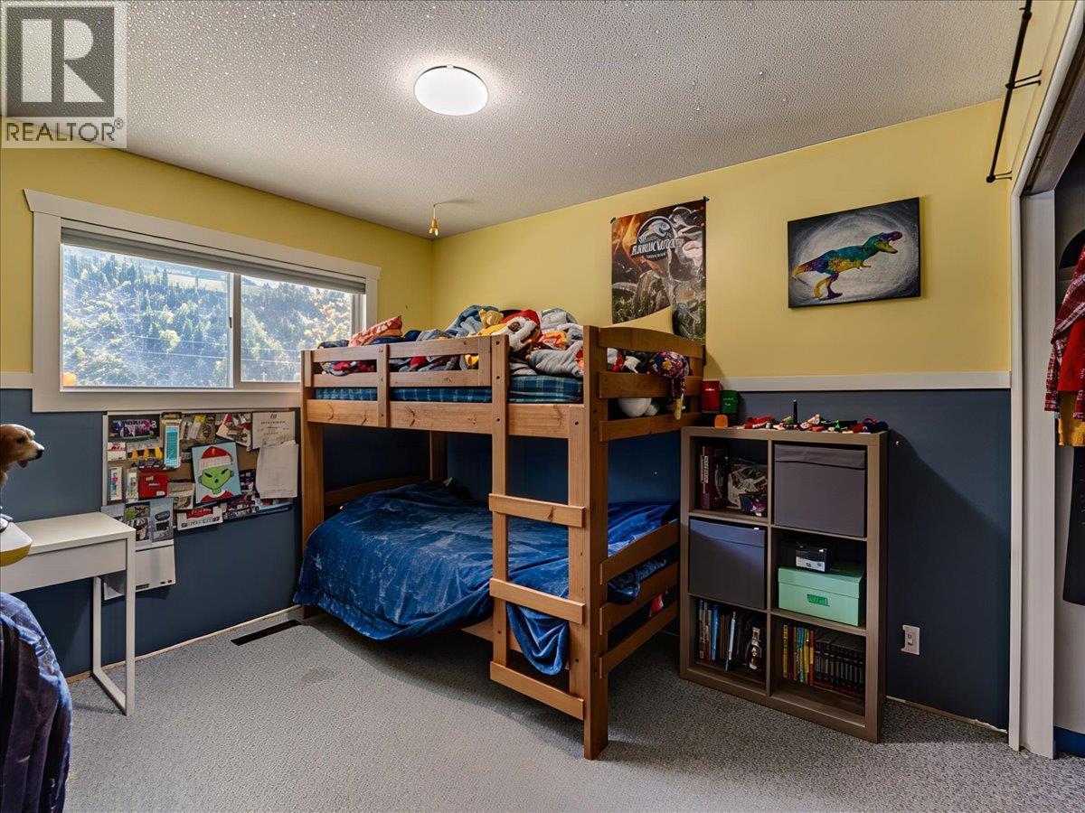 466 Second Avenue, Rivervale, BC - Indoor Photo Showing Bedroom
