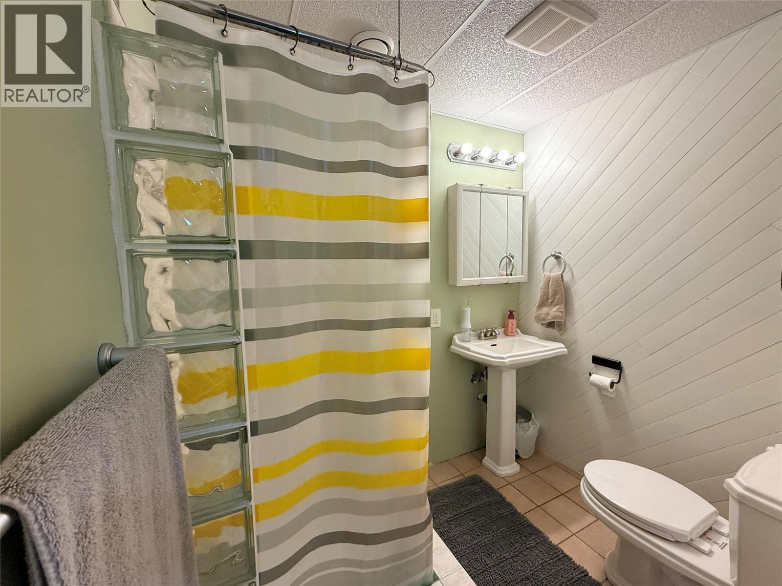 466 Second Avenue, Rivervale, BC - Indoor Photo Showing Bathroom