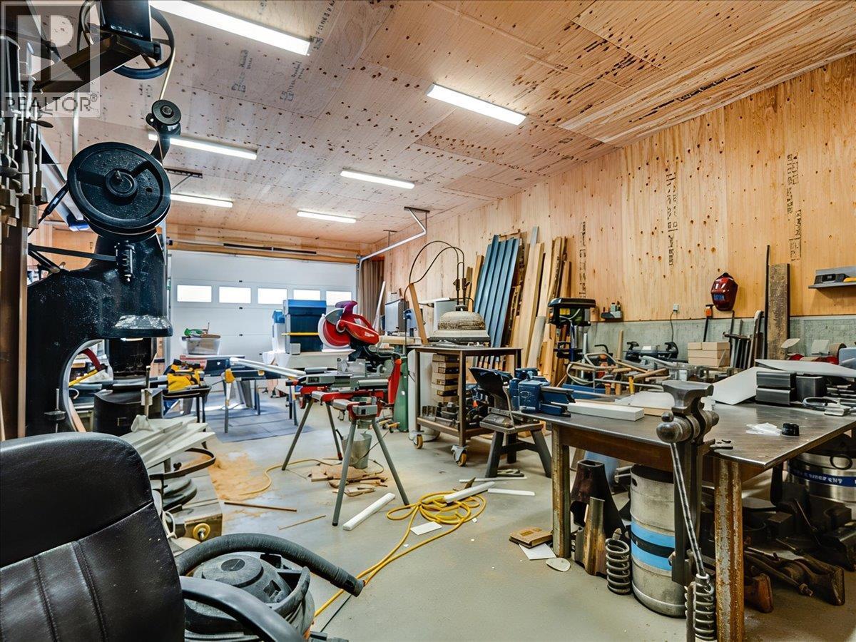 466 Second Avenue, Rivervale, BC - Indoor